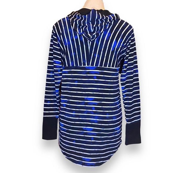 LuLaRoe Amber Hoodie Blue Tie Dye Striped NWT Size Small - Picture 4 of 10